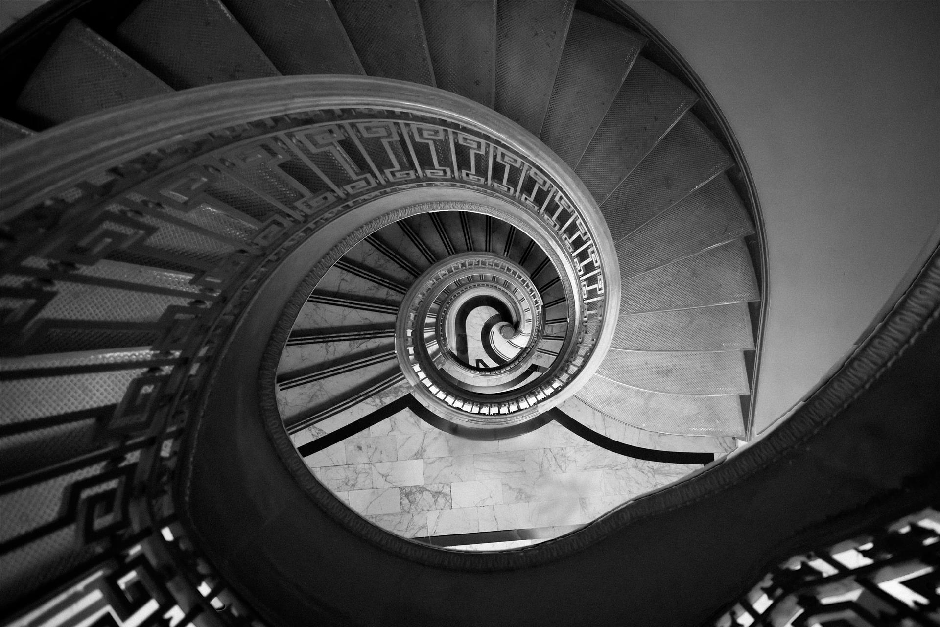 Spiral staircase symbolizing the questions of the sales funnel
